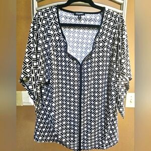 Women's 2X flowy, black & white blouse.